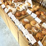 パン焼き小屋 土の香 - パンたち