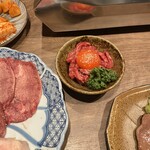 味一人 - ユッケ