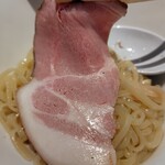 麺家 たけ田 - 麺側の豚レアチャー