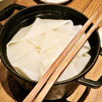 雨後晴 - 鴨葱汁でいただく極太釜揚げうどん！いったんもめんみたいです！