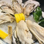 厚岸水産 かき小屋 池下店 - このサイズ感