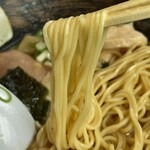 濃厚鶏ソバ 麺 ザ クロ - 麺リフト