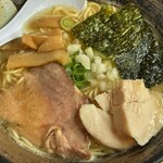 濃厚鶏ソバ 麺 ザ クロ - 具材アップ