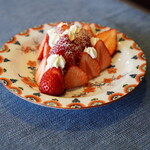 オオヌマズコーヒー - いちごタルト& Trois/ Quarts
ジェラート添え