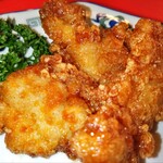 中華そば 麺や食堂 - 唐揚げ　周りサックリ、中ホックリ。甘いすぎないタレが食欲を掻き立てます。