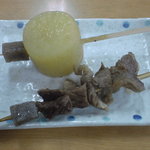 本格手打うどん はゆか - おでん　すじ肉＆大根　各90円