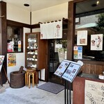 甘味処 川越 あかりや - 店頭に杵と臼