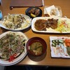 おらんち食堂 - レバカツ、からあげ1個、にんにく丸揚げ、北軽井沢の舞茸天ぷら、漬物盛り合せ、和風焼うどん、味噌汁