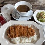 ガウチョ - 料理写真:カツ揚げカレー　930円