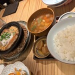 酒肴日和 アテニヨル - カツ煮定食
