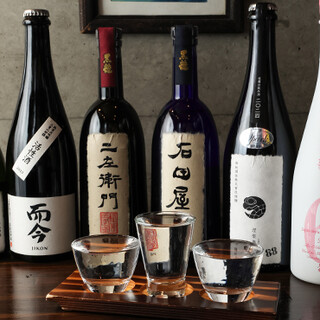 日本酒好き必見！旬や希少銘柄など常時50種類の地酒がずらり