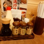 Hamayaki Kaisen Izakaya Daishousuisan - 【2015.1.10(土)-テーブルにある調味料】