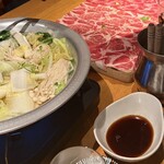 水炊き吟醸もつ鍋 由乃 - 