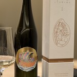 鮨 こん藤 - 酒の七福神 〝宝船〟
      まさかの続きが…笑
      七福神の7種の酒をブレンドした特別酒とのこと
      たしかに他にはない、複雑だけど嫌じゃない、面白くて美味しいお酒でした♪