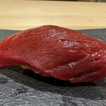 鮨 こん藤 - 天身（青森・三厩）　◎◎
      次の血合いぎしと一緒に、目の前で切り出してくれてテンション上がる↑ めちゃ美味でした♪