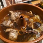 マニアック中華とうまい酒 まるはち - 京鴨と5種乾燥キノコ薬膳スープ