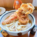 山下うどん - カニカマ天と芝えびを乗せましたが
やっぱり、芝えびのかき揚げがいいです(^^♪