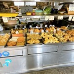 山下うどん - 開店直後の天ぷら類