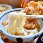 山下うどん - 初釜ですが、緩めな感じの麺でして
この素朴な感じも、また良かったり♡