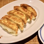 餃子とスパークリング バブルス - 焼き餃子 (1人前5個)
