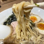 麺 鍾馗 - 背脂煮干しラーメン　麺アップ