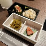 もつ鍋田しゅう 名古屋店 - 明太子、高菜、酢もつ、きゅうり