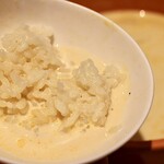 餃子とスパークリング バブルス - だしで炊いた出汁ごはん