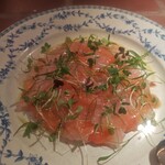 AVIS de VIN FORT - 真鯛の下には渦巻きビーツと赤玉ネギ　ドレッシングはイチゴ