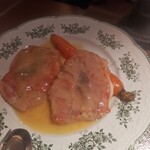 AVIS de VIN FORT - 生ハムの間にセージの葉　付け合せの人参もバターソースをからませて