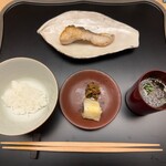 徳ㇵ本也 - サワラの炭火焼き