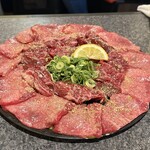 超絶焼肉 元三 - 塩焼き(牛上タン元・超絶上ハラミ)