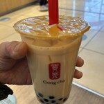 ゴンチャ - ドリンク写真:あまおう和紅茶アーモンドミルク M