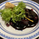 虎猫 toraneko - 酢豚のような黒酢ソースですが、豚ではなく、肉厚な鰤と海老芋です。当然、美味しい。