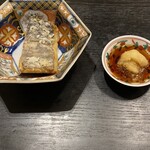 虎猫 toraneko - 太刀魚の唐揚げ。辛味大根と中華風ソースで食べます。