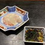 虎猫 toraneko - ヒラメの刺身ですが、中華醤油に福建海苔が入ってました。