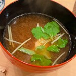 木挽町 とも樹 - 真鯛のアラのお味噌汁です