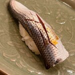 木挽町 とも樹 - 小肌です。振り柚子の香りが酸味を引き立てました