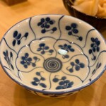 木挽町 とも樹 - 真鯛には煎り酒。梅の酸味と日本酒の甘みかな、なんとも言えず真鯛にジャストミート