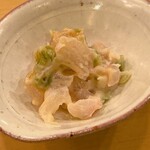 木挽町 とも樹 - 山葵漬け。伊豆にお住まいのご常連さまからのプレゼントだそうです。保存料が入っていないので、実に爽快で健全な旨味。真鯛と墨烏賊の切り身を足して食感の変化を楽しみます