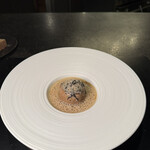 Alternative - 4皿目
      Gâteau de foie de chevreuil
      子鹿のレバー、ソースペリグー、セップのクレーム。