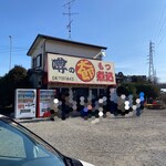 もつ煮 太郎 - 外観　　　平日でも開店前から行列