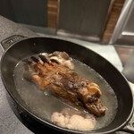 Alternative - 6皿目
                                月ノ輪態の手の煮込みKorean town
                                エゴマ、サンチュ
                                熊のアイス