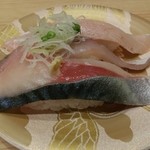 回し寿司 活 美登利 - 冬の特別三貫盛り(天然ぶり、灘あじ、豊後さば) 450円