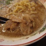 夢ノ弥 - 牛すじ炭焼きラーメン（７５０円）