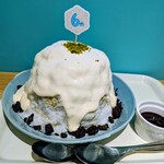 かき氷&デザート&カフェ ボンジョルネ - 写真追加：後日頂いた ピスタチオホワイトチョコティラミス氷2,500円✨️6周年限定氷は1週間ほどの限定！チョコソースかいちごソースが選べてチョコソースに♡真冬にピッタリな平皿かき氷でした♪