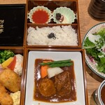 芳味亭 - 目で見るより食べて納得。丁寧に仕込まれた豪華なお弁当