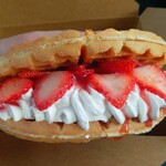 My sweets - 料理写真:[期間限定] 贅沢生いちご ワッフル (税込)980円 ※取り出し<拡大> (2026.01.29)