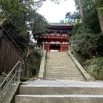 どぜう・四季料理 やぶや - 久能山東照宮は、徳川家康公をご祭神としておまつりする全国東照宮の創祀です。立派な楼門。