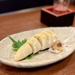 どぜう・四季料理 やぶや - イカ印籠寿司（¥1,100税込）
      イカの胴体に酢飯を詰めたもの、印鑑を入れる「印籠」に形が似ていることから名付けられたんだそう。
      ……(ﾟдﾟ)ｳ-(ﾟДﾟ)ﾏｰ(ﾟAﾟ)ｲ-…ヽ(ﾟ∀ﾟ)ﾉ…ｿﾞｫｫｫｫｫ!!!!