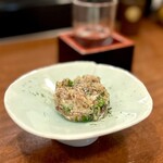 どぜう・四季料理 やぶや - アジなめろう（¥660、お店からのサービス）
      これがまたびっくり！最高の日本酒のアテ！！
      キュッと締まった仕上がり。すんごくおいしい！('ﾛ')/'ﾛ')/'ﾛ')/'ﾛ')/うまーイ!!!